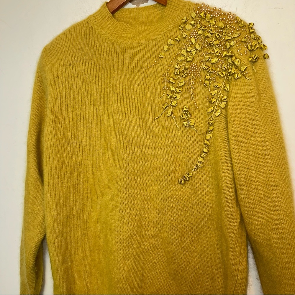 Vintage Divina Of Switzerland Womens SZ 38 Pearl Mock Neck Lambswool Blend Gold